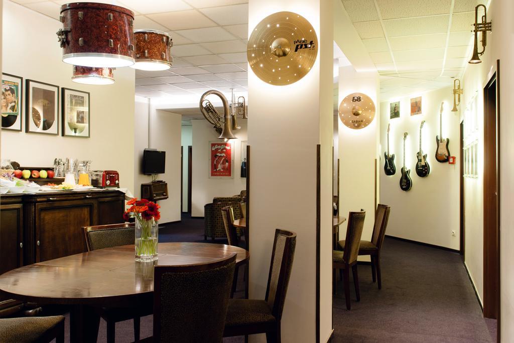 Melody Stary Rynek Poznan Hostel Екстериор снимка